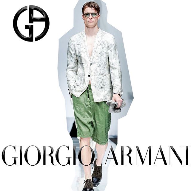 @jonas.kowalski walking in the @giorgioarmani